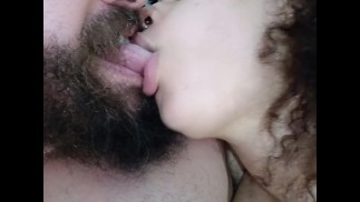 bester Zungenkuss, sie lutscht viel an seiner Zunge, sie erregt vor Vergnügen🫦🔥🥛😵😵 💫💦🤤😋💥🫦🫦