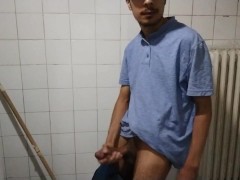 ليوم زبي مشتهي تدليك و شي مؤخرة نار 🔥 انيكها