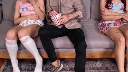 Warte auf den Freund meiner Stieftochter! Fingere sie, um sie über Sex aufzuklären!