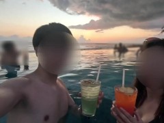 【個人撮影】バリ島🏝️目の前のホテルのベランダに人がいるにも関わらず、外に向かって綺麗な美乳おっぱいを露出する可愛い彼女♡ - Screenshot 15 of 16 - Hentai