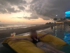 【個人撮影】バリ島🏝️目の前のホテルのベランダに人がいるにも関わらず、外に向かって綺麗な美乳おっぱいを露出する可愛い彼女♡ - Screenshot 16 of 16 - Japanese Amateur
