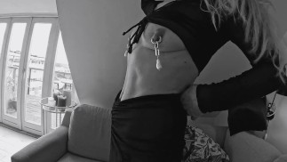 Enjoying my new 6 mm gold piercings and pearl attachments in front of The Master 🥰
