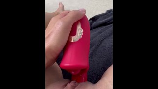 Grool Chatte Après Gode Et Porno !