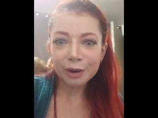 Naomi Kia 有话对你说！吸烟癖红发游戏女孩