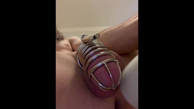 Vibrating my caged clity