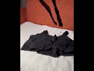 Изменил правила игры — кожаная куртка, шорты и очки 😈 Готовы к дикой поездке? 🖤