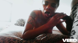 FRAU GIBT BLOWJOB ZU MÄNNLICHEM STRIPPER GUT BBC COCK SUCK