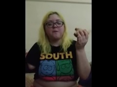Amputee eats burger - Screenshot 11 of 16 - Blonde Glasses
