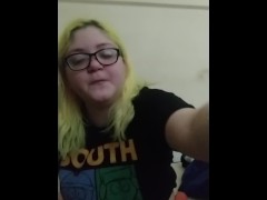 Amputee eats burger - Screenshot 3 of 16 - Blonde Glasses