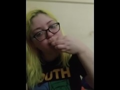 Amputee eats burger - Screenshot 4 of 16 - Alternative Girl