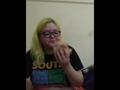 Amputee eats burger - Screenshot 8 of 16 - Alternative Girl