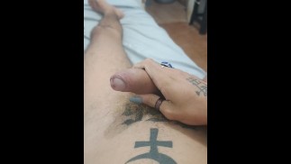 Brincando com meu pau grande, enquanto ele ainda não fica duro