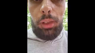Andando na floresta sozinho com tesão