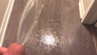 Power Pissen auf meine Flurböden und -wände (mit Zeitlupenwiedergabe)
