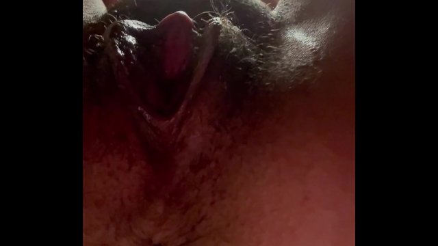 Horny MILF excuses herself from dinner to nutt wet juices on her fingers!