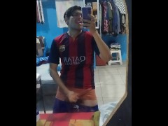 FUTBOLISTA DE MÉXICO CON ENORMES BULTOS DE SU VERGA EN SHORTS 🩳 FÚTBOL ⚽🏃🏻 Y HABLANDO RICO 😋
