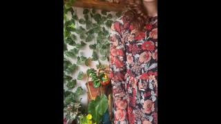 Поймал мою задницу, выскальзывающую из этого платья... ой